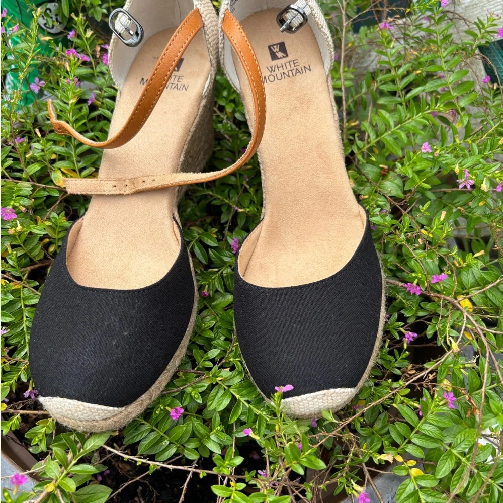 White Mountain Women's Black and Tan Shoes - Picture 6 of 10